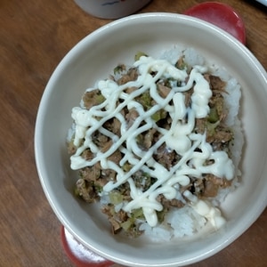 サバ缶を使って簡単に！サバみそ煮丼